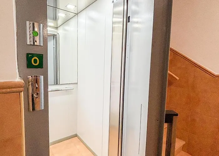 Apartment Plz De La Merced Solera *